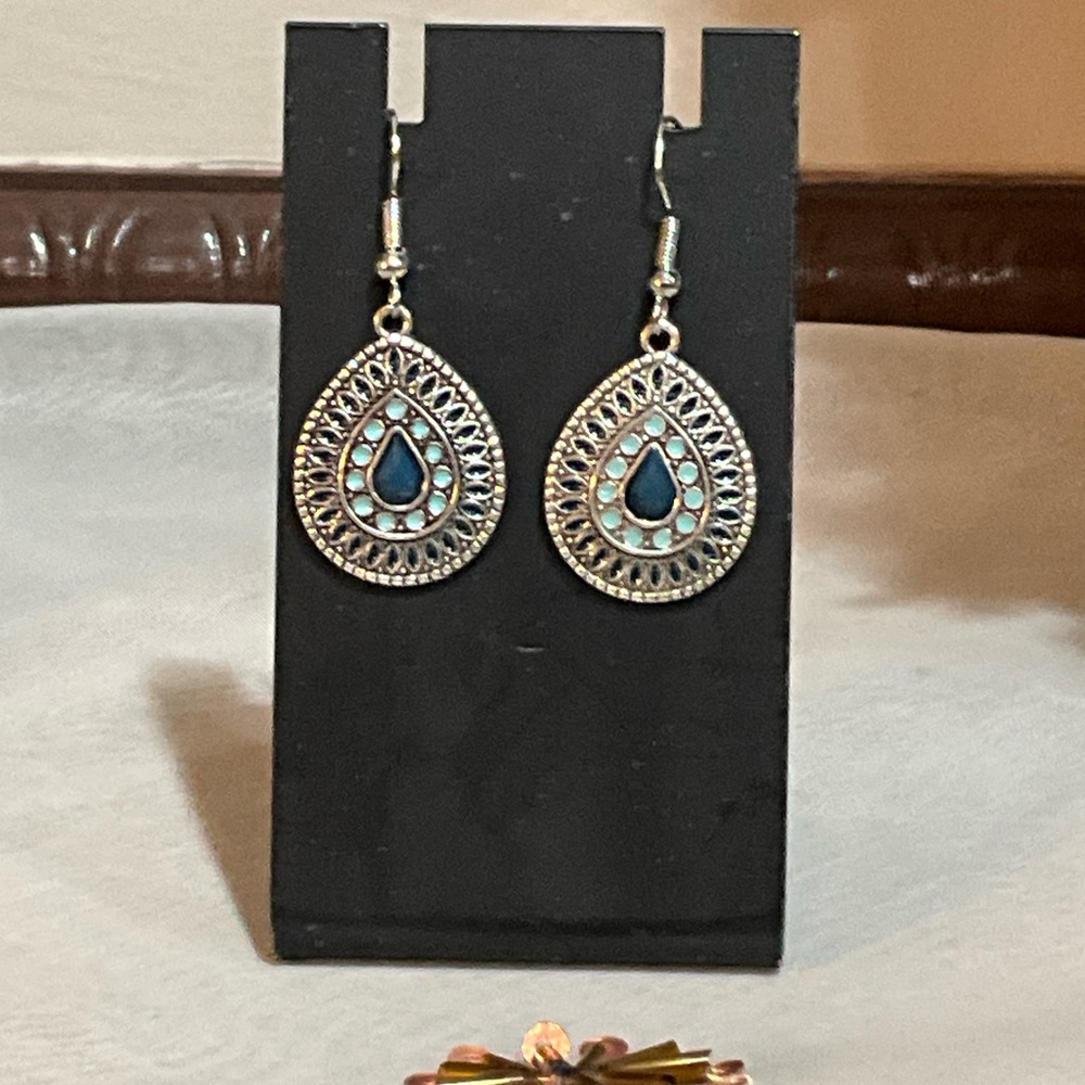 Elegant Silver Teardrop Earrings with Turquoise Accents - Picture 3 of 7